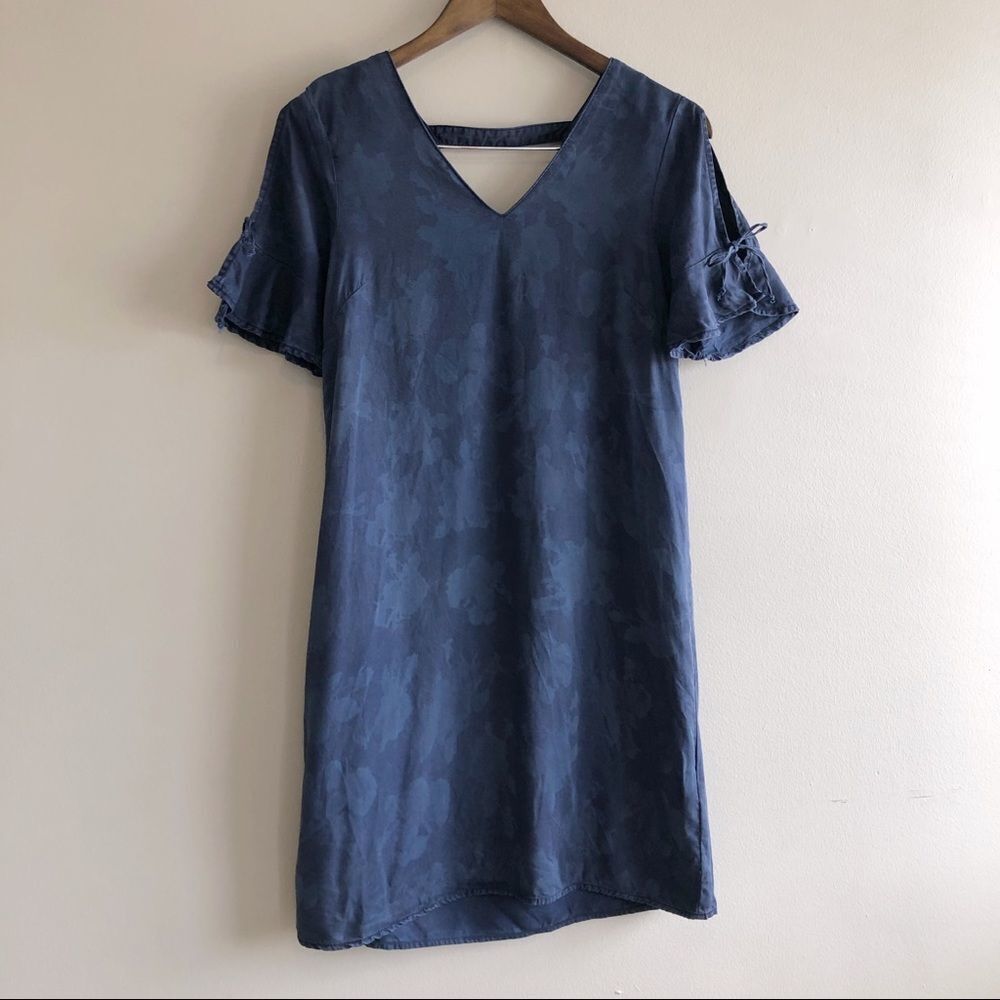✨$8 CLEAR-OUT✨ Reitmans Floral CutOut Ruffle Short Sleeve V Neck Mini Dress Blue - Picture 1 of 12